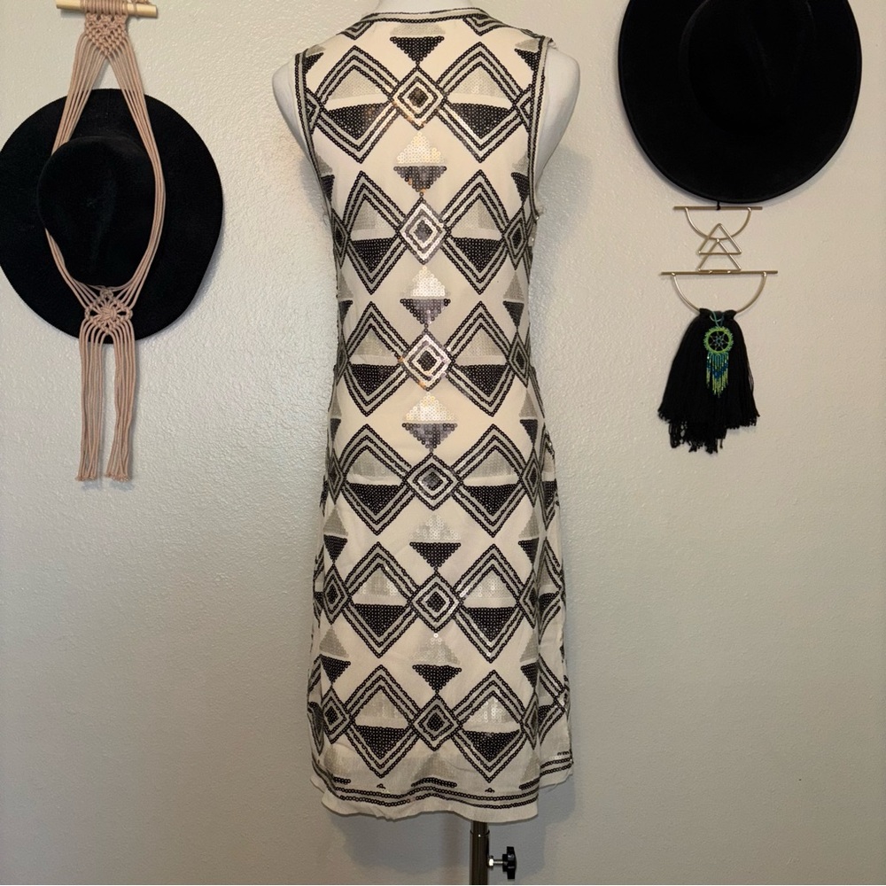 Chelsea & Violet Dress - Picture 2 of 4